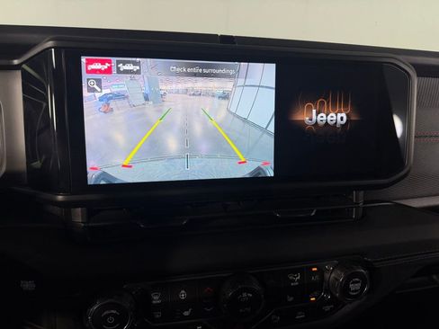 Used 2025 Jeep Gladiator Rubicon AWD/4WD image 19