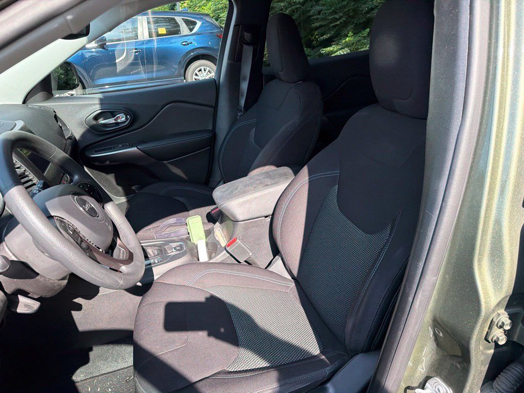 Certified 2021 Jeep Cherokee Latitude FWD image 9
