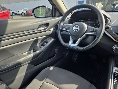 Used 2025 Nissan Altima 2.5 SV AWD/4WD image 15