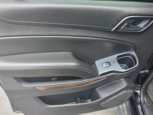 Used 2015 Chevrolet Suburban LT image 31