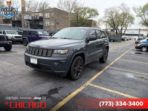 Used 2018 Jeep Grand Cherokee Altitude AWD/4WD image 3