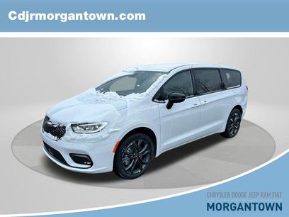 New 2026 Chrysler Pacifica Select