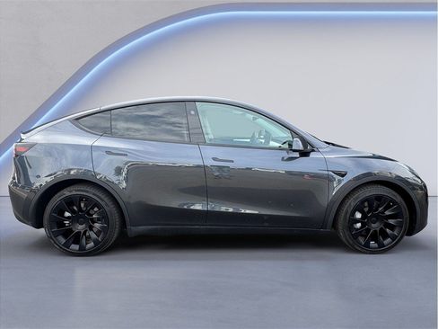 Used 2024 Tesla Model Y Long Range AWD/4WD image 7