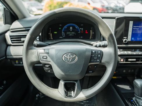 Used 2025 Toyota Camry LE FWD image 30
