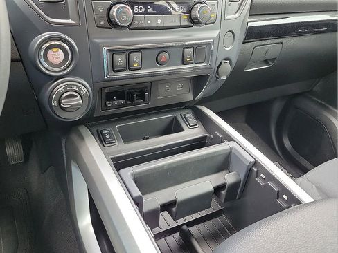 Used 2024 Nissan Titan SV w/ SV Convenience Package AWD/4WD image 17