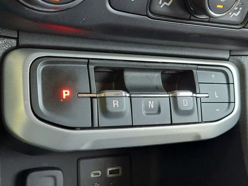 Used 2023 GMC Acadia SLE FWD image 35