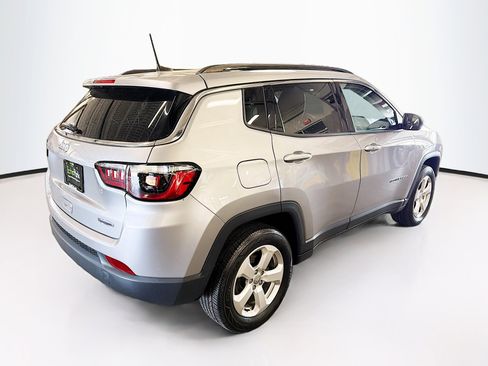 Used 2019 Jeep Compass Latitude w/ Popular Equipment Group AWD/4WD image 9