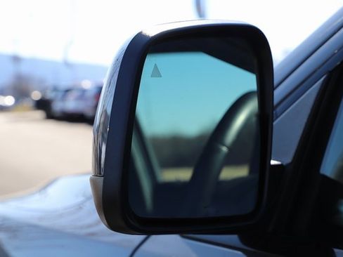 Used 2022 Jeep Grand Cherokee Laredo X image 11