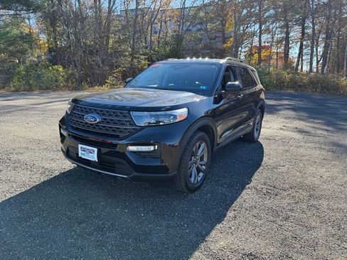 Used 2022 Ford Explorer XLT w/ Equipment Group 202A AWD/4WD image 14