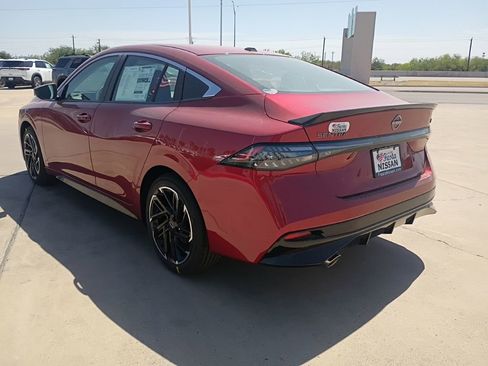 New 2026 Nissan Sentra SR w/ Floor Mat Package FWD image 5