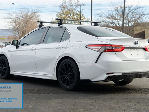 Used 2018 Toyota Camry SE image 2