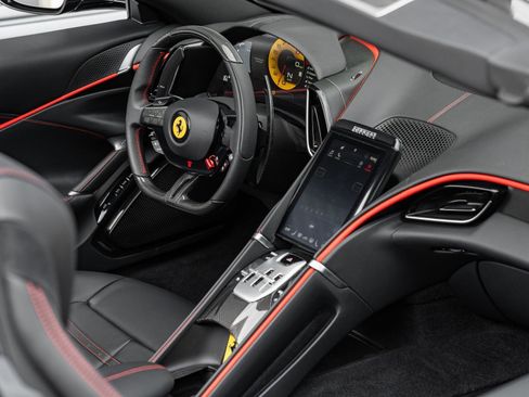 Used 2025 Ferrari Roma Spider image 15