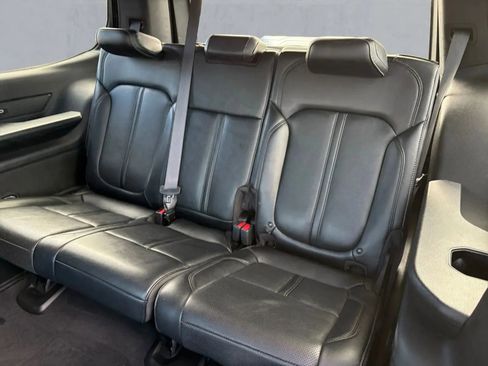 Used 2024 Jeep Wagoneer Series III w/ HD Trailer Tow Package image 18