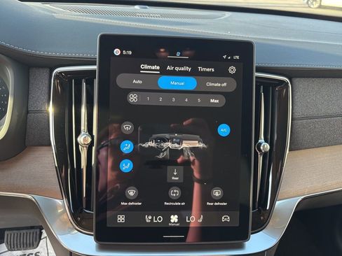 New 2026 Volvo XC90 B6 Plus w/ Protection Package Premier AWD/4WD image 26