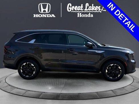 Used 2025 Kia Sorento S FWD image 7