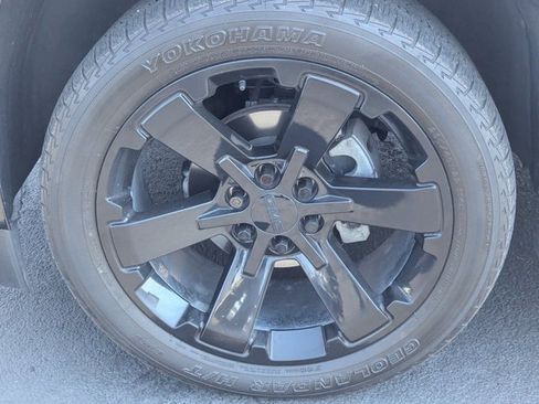 Used 2018 GMC Yukon SLT w/ Premium Edition image 12