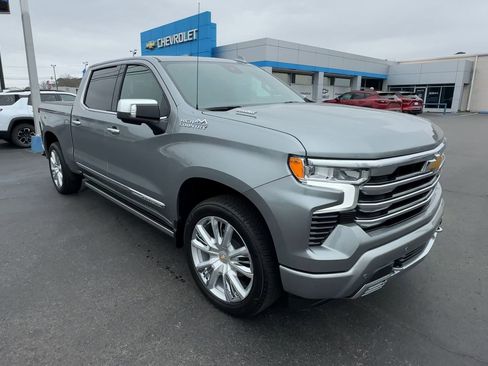 Used 2025 Chevrolet Silverado 1500 High Country AWD/4WD image 2