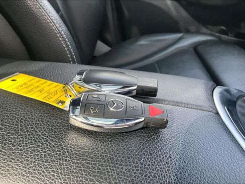 Used 2019 Mercedes-Benz GLC 350e 4MATIC image 15