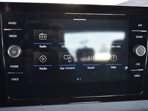 Certified 2025 Volkswagen Jetta SE w/ Sunroof Package image 14