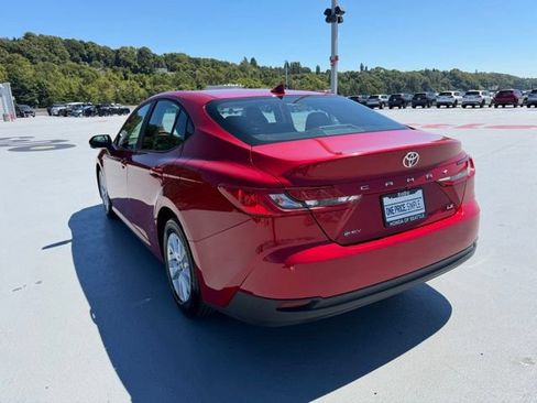 Used 2025 Toyota Camry LE FWD image 5