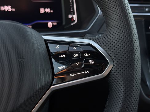 Used 2022 Volkswagen Tiguan SEL R-Line image 16