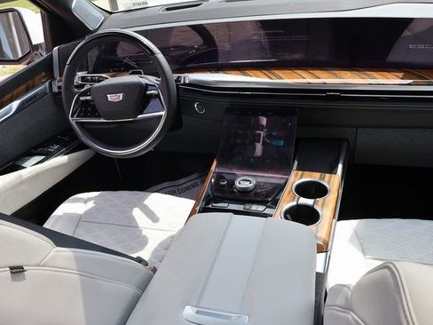 Certified 2025 Cadillac Escalade Premium Luxury Platinum image 12