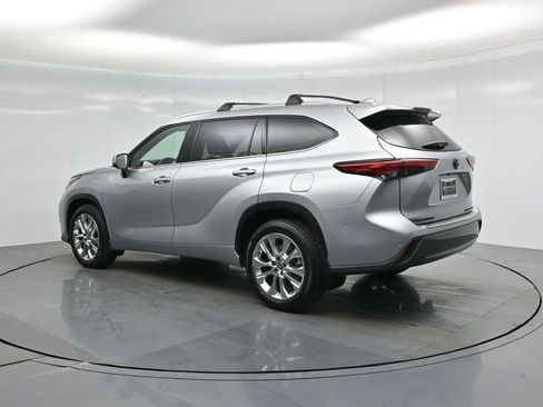 Used 2022 Toyota Highlander Limited image 6