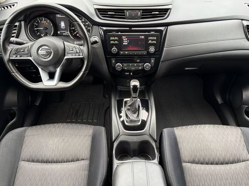 Used 2017 Nissan Rogue SV image 12