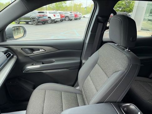 Used 2025 Chevrolet Traverse LT AWD/4WD image 11