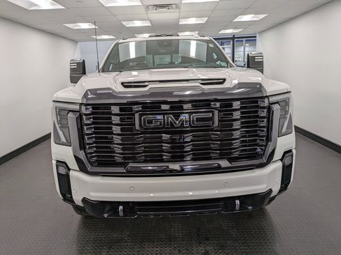 Used 2024 GMC Sierra 3500 Denali Ultimate image 2