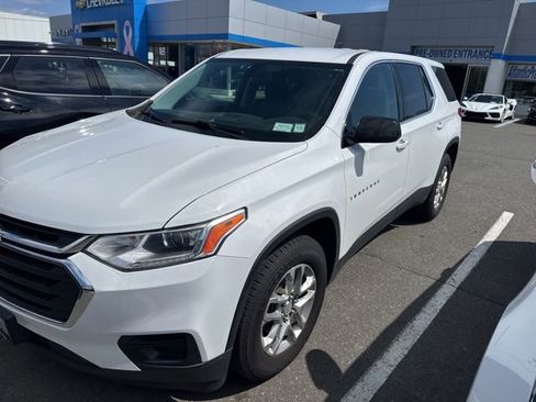 Used 2018 Chevrolet Traverse LS image 2
