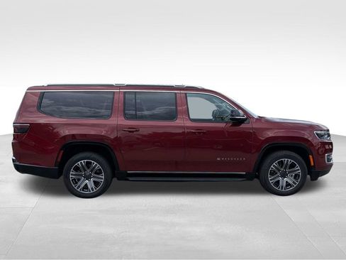 Used 2024 Jeep Wagoneer L Series II RWD image 3