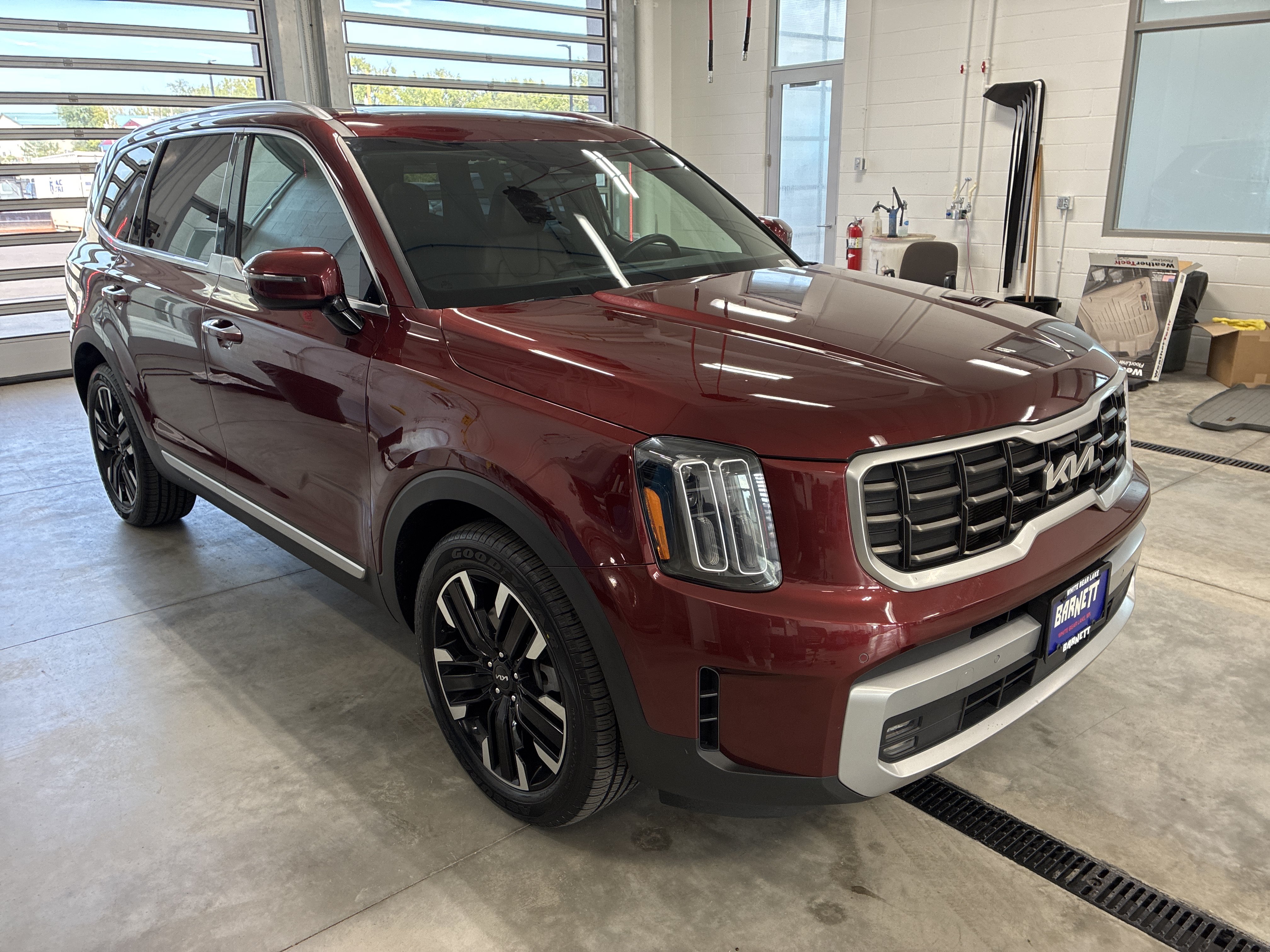 Certified 2023 Kia Telluride SX AWD/4WD image 2