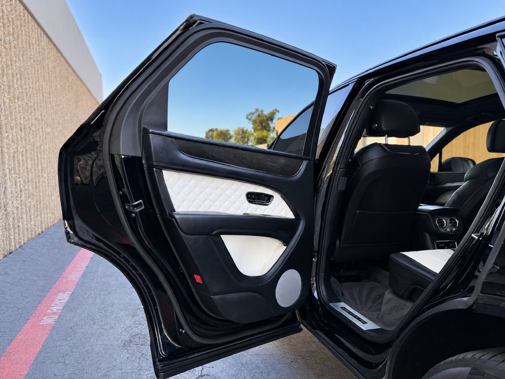 Used 2021 Bentley Bentayga AWD/4WD image 14