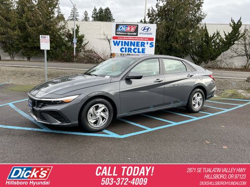 Certified 2025 Hyundai Elantra SE image 1