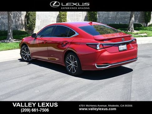 Certified 2024 Lexus ES 300h w/ Premium Package FWD image 4