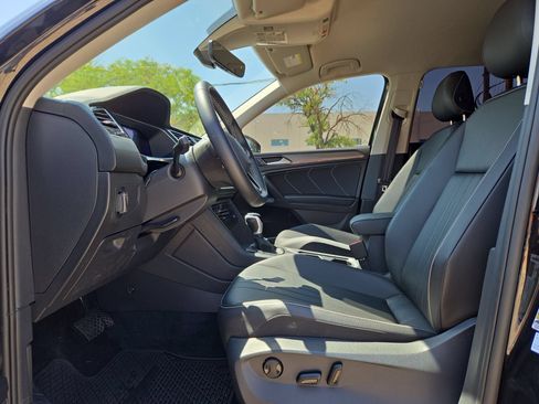 Used 2024 Volkswagen Tiguan SE AWD/4WD image 16
