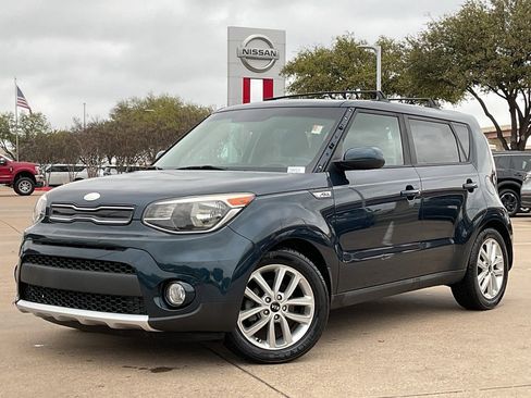 Used 2017 Kia Soul + image 2