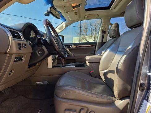 Used 2019 Lexus GX 460 Luxury AWD/4WD image 16