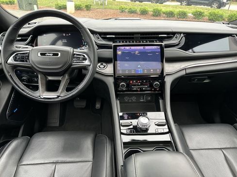 Used 2022 Jeep Grand Cherokee Overland w/ Advanced Protech Group III AWD/4WD image 10