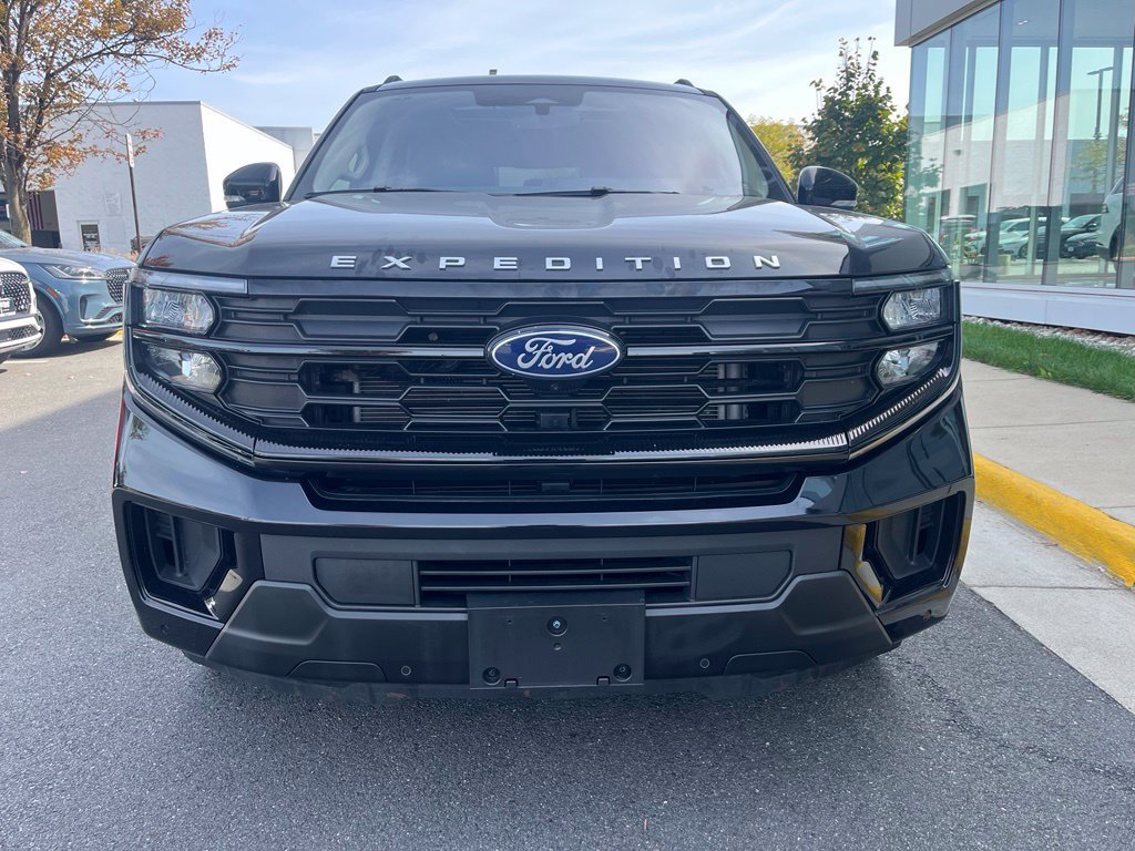 Used 2025 Ford Expedition Max Active AWD/4WD image 2