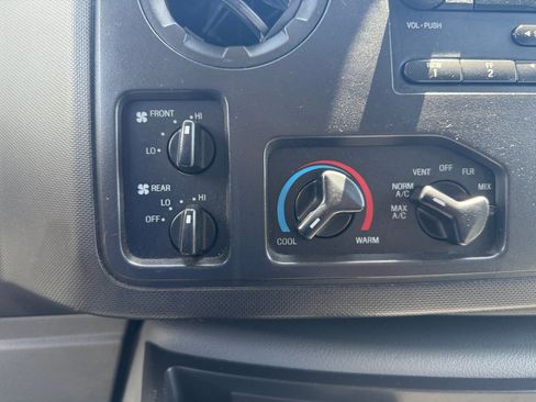 Used 2012 Ford E-350 and Econoline 350 XLT RWD image 19