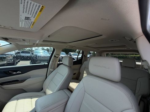 Used 2023 GMC Acadia Denali w/ Denali Ultimate Package FWD image 34