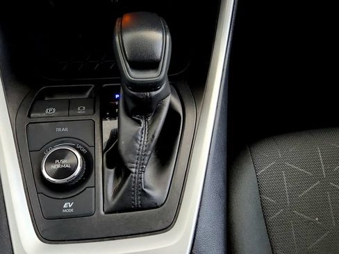 Certified 2025 Toyota RAV4 XLE AWD/4WD image 28
