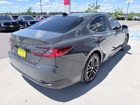 Used 2025 Toyota Camry XLE AWD/4WD image 4