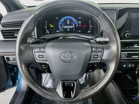Used 2025 Toyota Camry SE FWD image 14