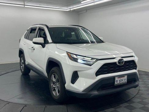 Certified 2022 Toyota RAV4 XLE w/ Carpet Mat Package (TMS) AWD/4WD image 2