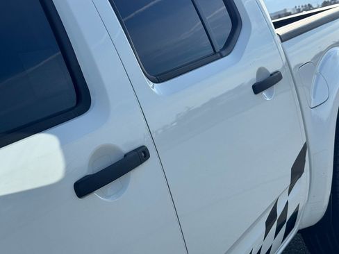 Used 2019 Nissan Frontier SV image 16