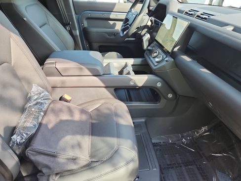 Used 2026 Land Rover Defender 110 S image 3