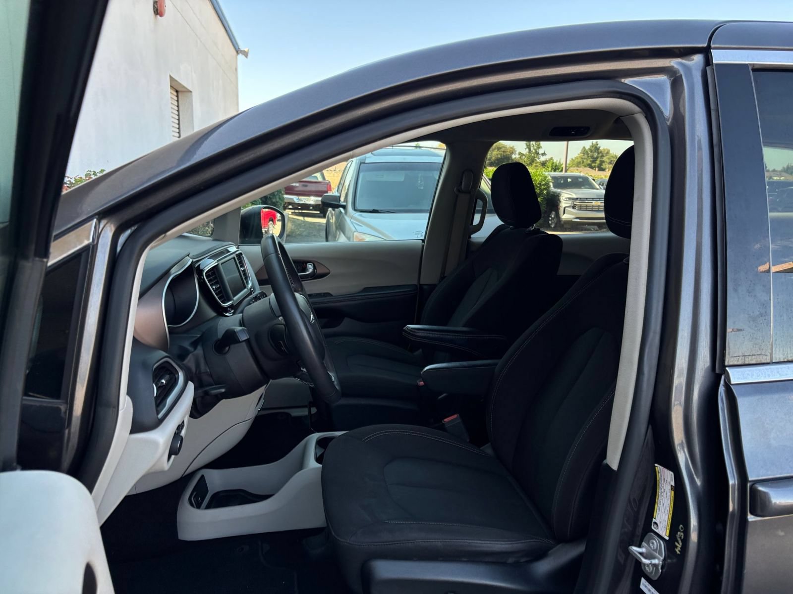 Used 2023 Chrysler Voyager LX FWD image 38